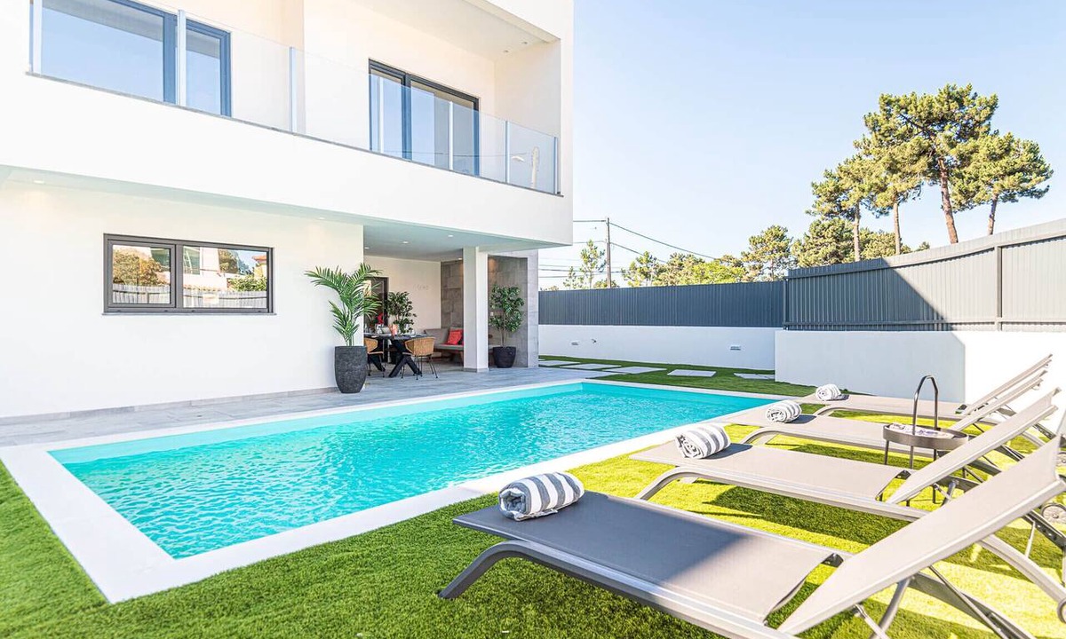 Charneca de Caparica e Sobreda Villa | Villa Cuca - Modern villa with private pool close to the beach