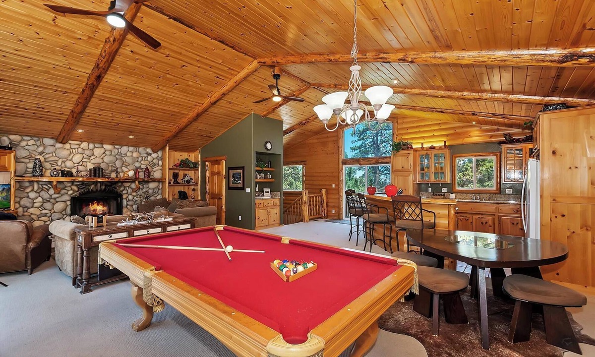 Upper Moonridge Cabin | Villa Grove Lodge by Destination Big Bear : Garage Parking! Pool Table! Outdoor Hot Tub! WiFi! Gas BBQ!