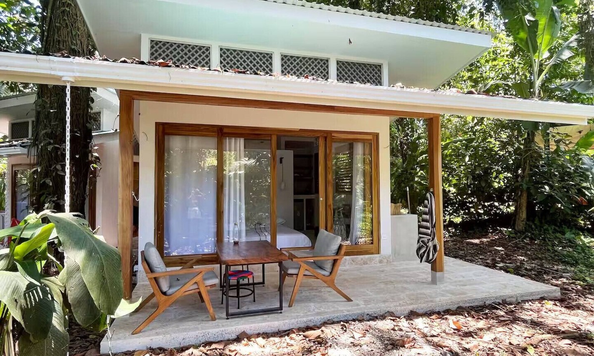 Chiguata Ski Chalet | Villa Guaitil – Cozy Jungle Bungalow in Playa Chiquita
