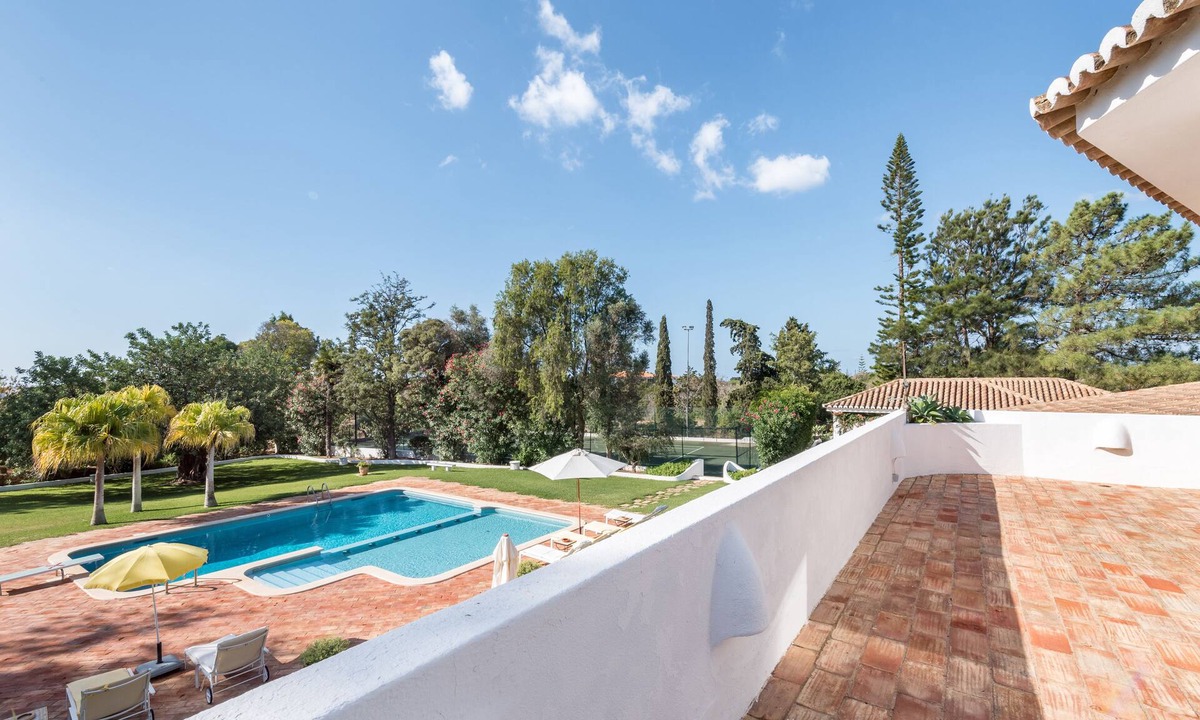 Carvoeiro Villa | Villa Lagoa Azul Benagil-Carvoeiro Pool and private tennis court
