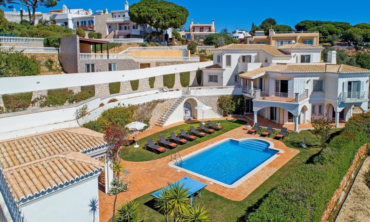Mato Serrao Villa | Villa Tess by Villa Plus