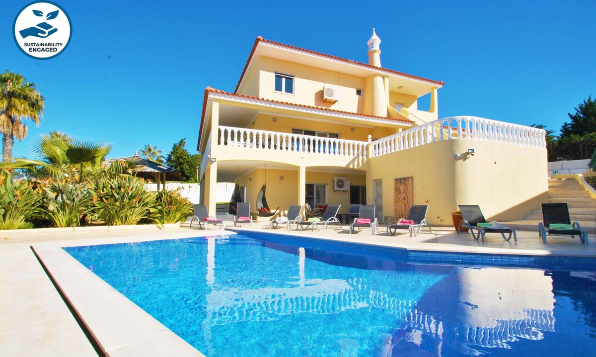 Montechoro Villa | Villa w/BBQ and Pool in Albufeira