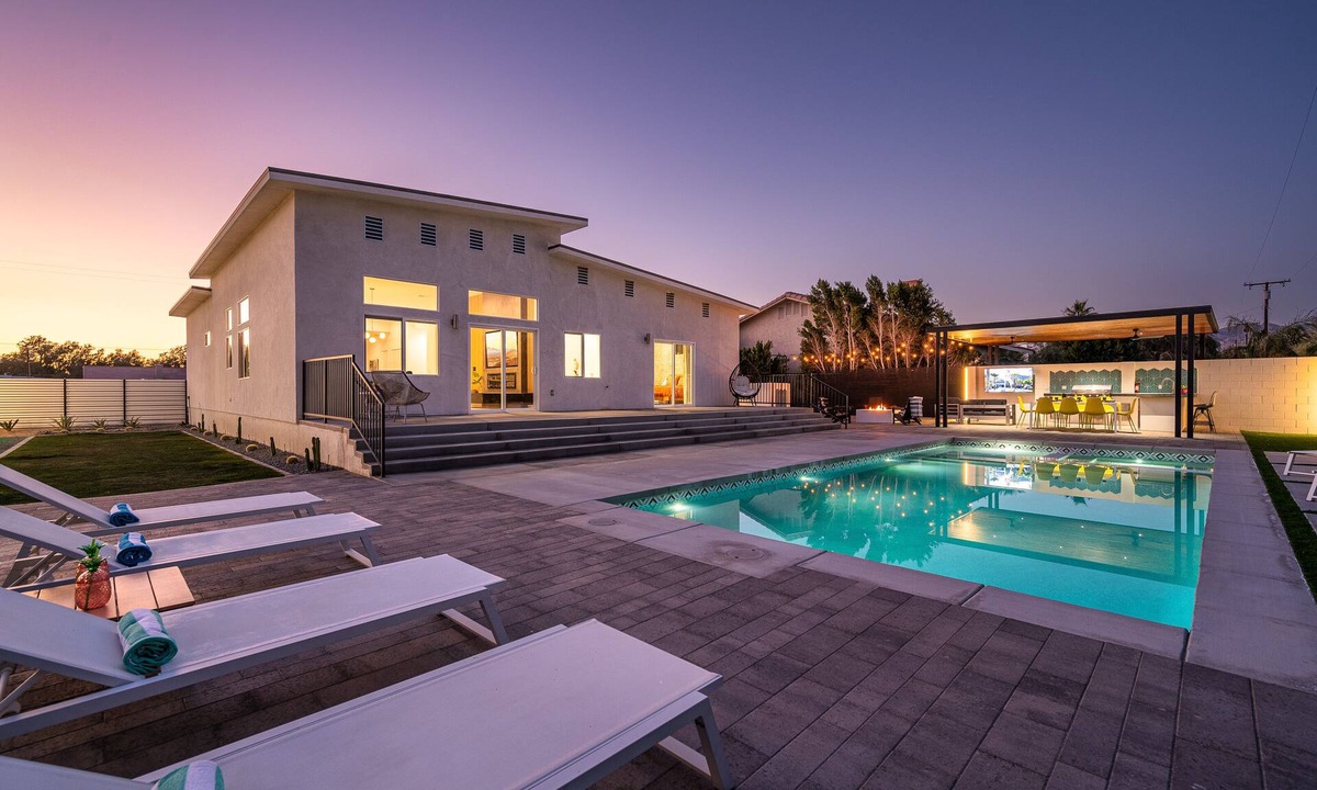 Desert Hot Springs House | Villa with 2 King Suites |3 full baths |Hot Tub & Pool |EV