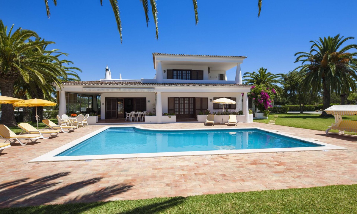 Vale Navio Villa | Villa with Private Pool in Rural Peaceful Location - Only 5 Minutes To Albufeira