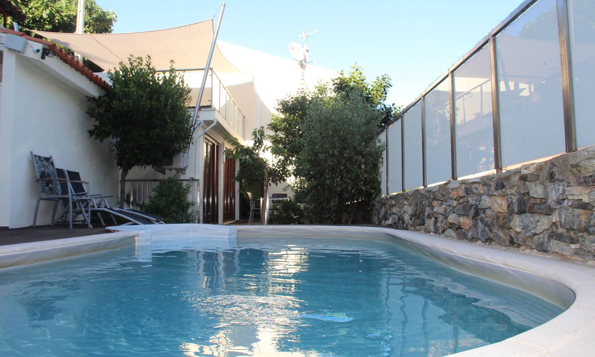 Braganca House | Villa with swimming pool and garden. Pet-Friendly