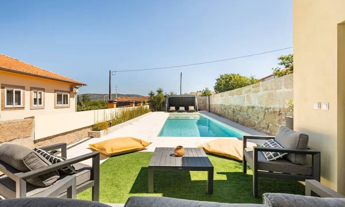 Fuinhas House | Village House