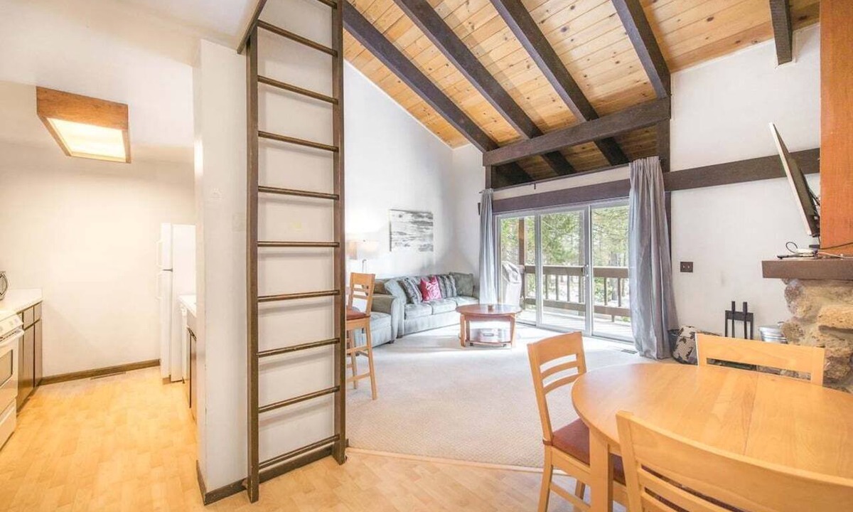 Dollar Point Condo | Villas Cozy Condo in Tahoe City - Close to Town, beaches and resorts