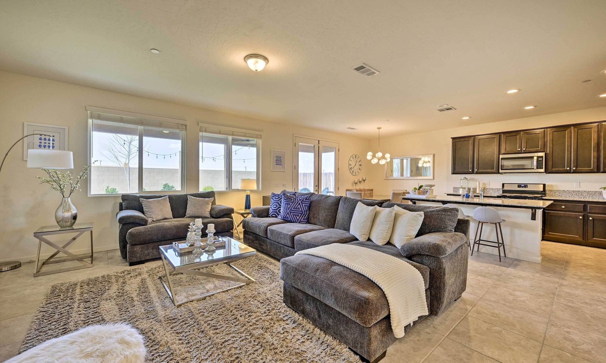 Visalia Cottage | Visalia Home w/Yard: 4 Mi to Downtown!
