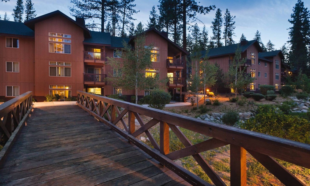 Round Hill Village Resort | Visit the astounding Emerald Bay!