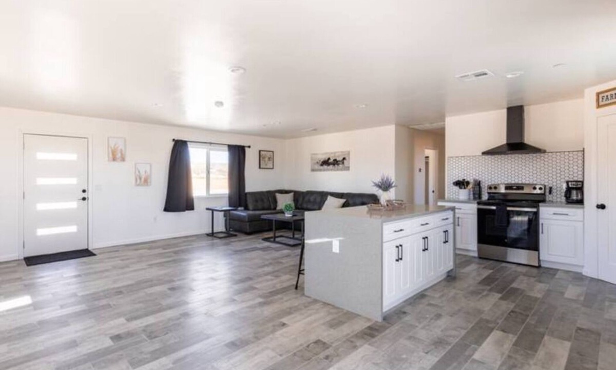 Landers House | Wagon Wheel Retreat on 2.5 acres With hot tub