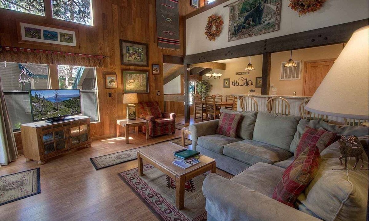 Pioneer Trail Condo | Walk to Beach Cabin Style | Community Amenities