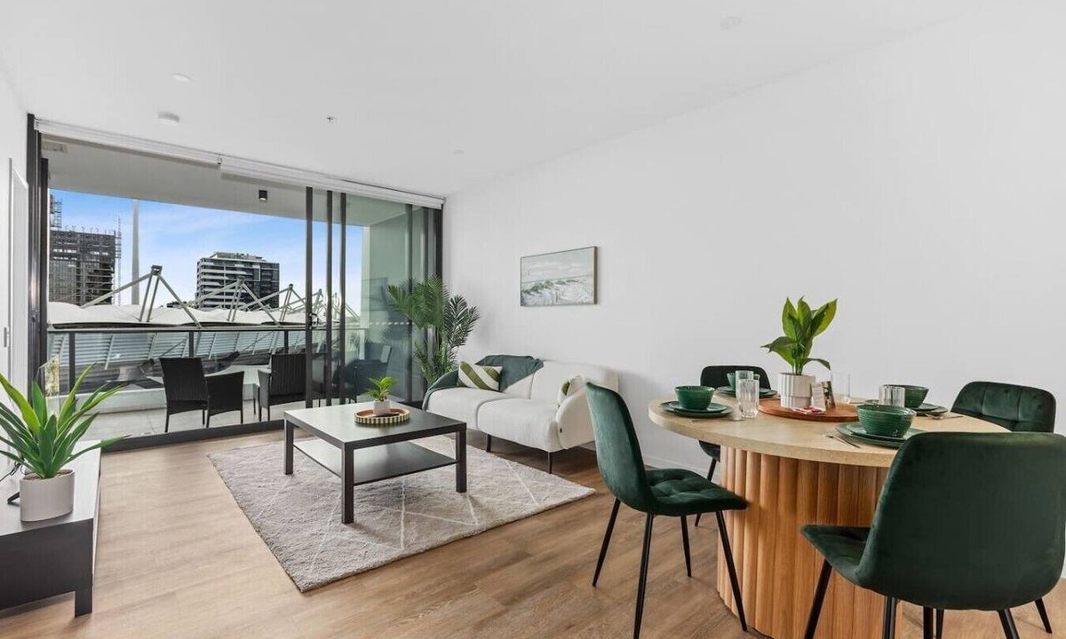 Woolloongabba Apartment | Walk to The Gabba | Stylish with Rooftop Views
