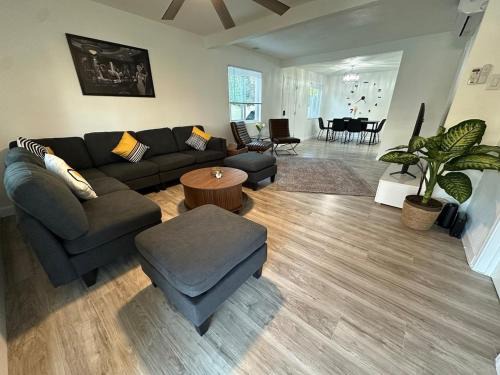 Lennox House | Walkable to SoFi, Intuit Dome, Kia Forum World Cup