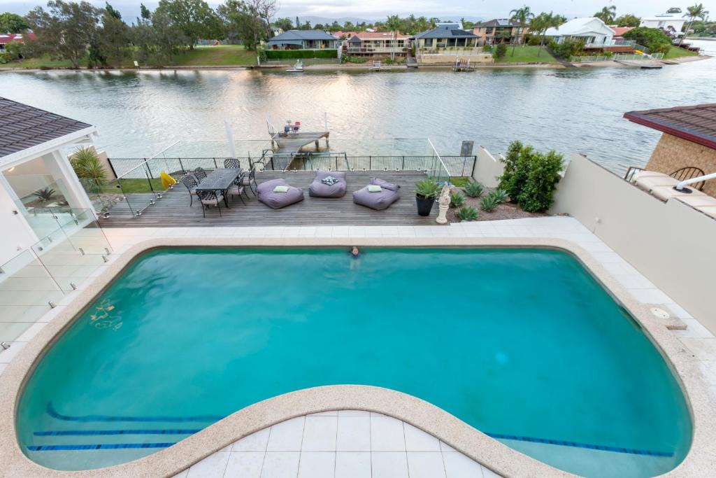 Mermaid Waters House | Waterfront Entertainer