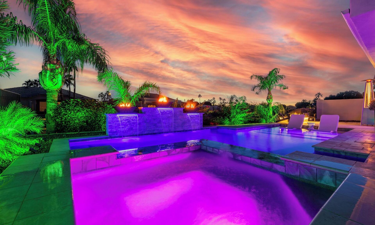 Fox Crossing House | Waterfront,FREE Heated Pool, Spa & therapy Jets! Boat &Kayak! Indoor slides!