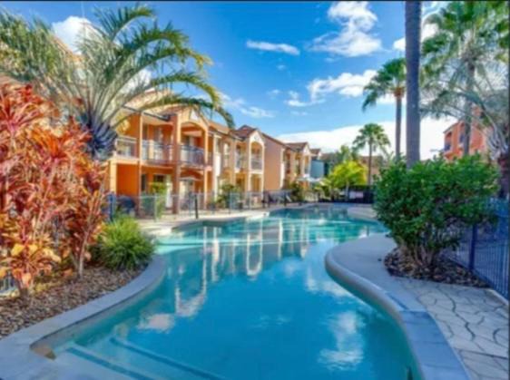 Gold Coast House | Waterfront oasis marina style