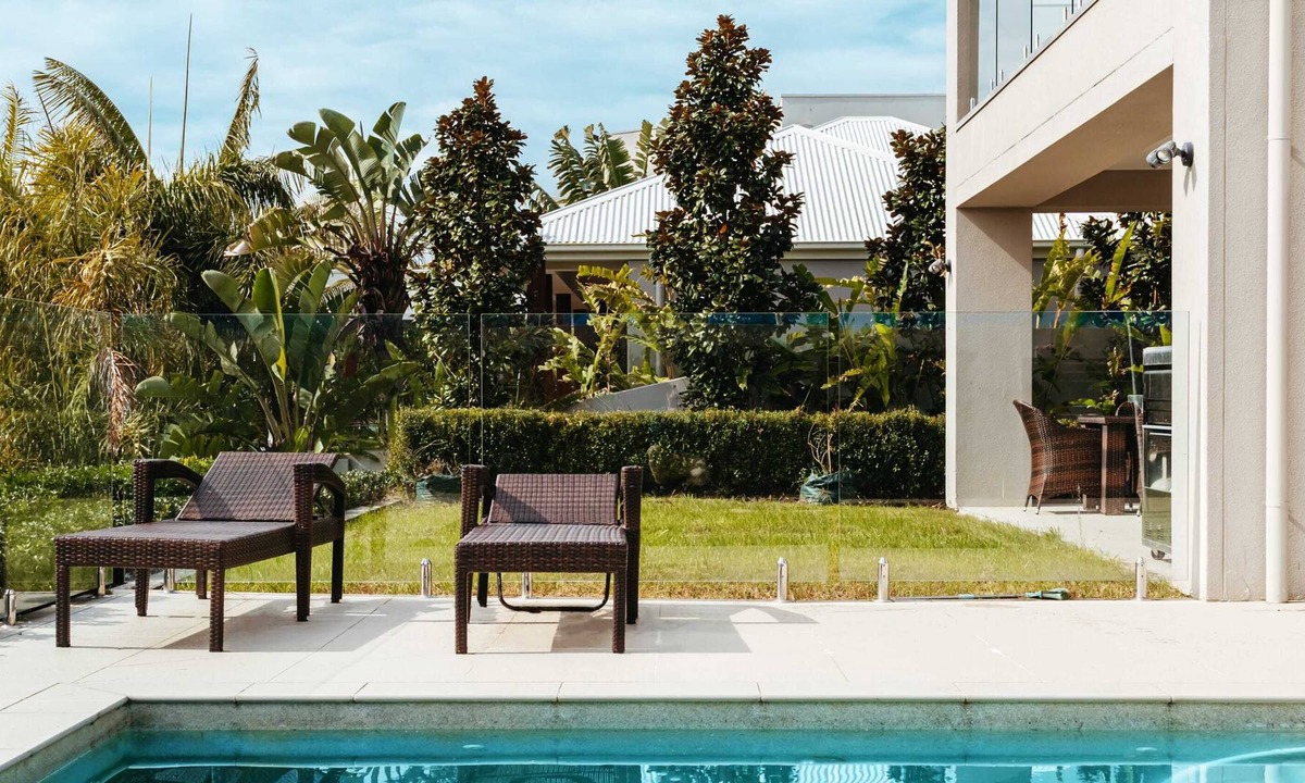 Helensvale Apartment | Waterfront Oriental style Home w/ Private Pontoon