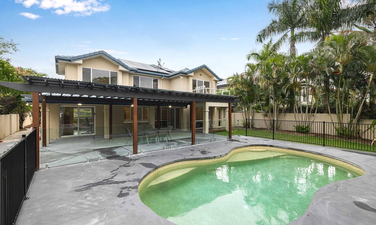 Helensvale House | Waterfront Retreat with Pool & Private Pontoon