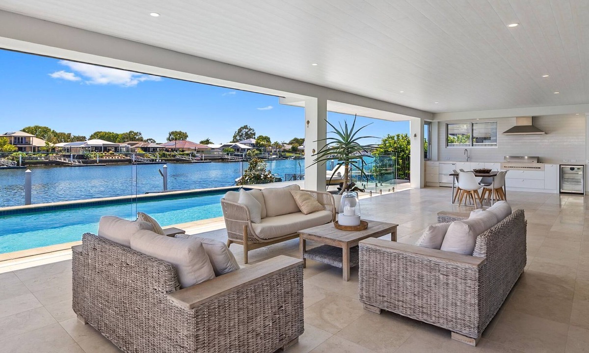 Pelican Waters House | Waterfront Showpiece