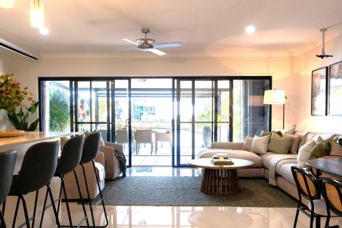 Maroochydore House | Waterfront Stay at Sunshine Villa