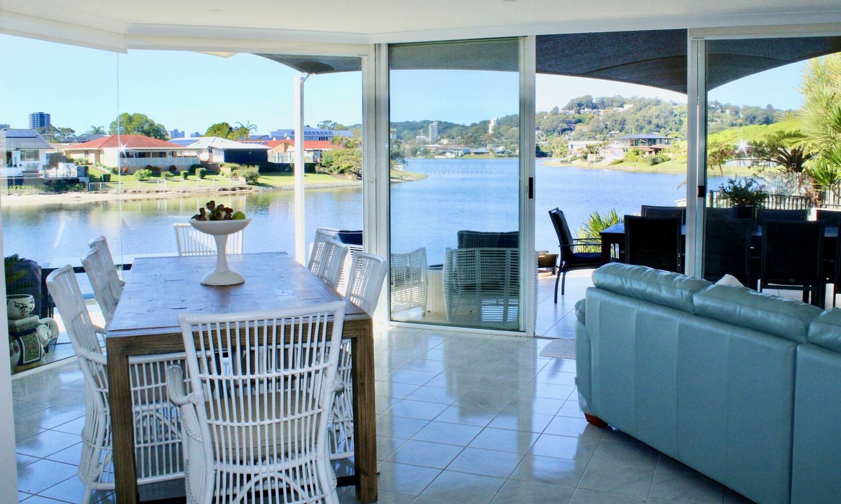 Burleigh Waters House | Waterfront Surprise! Lakeside fun, 5 mins from the beach