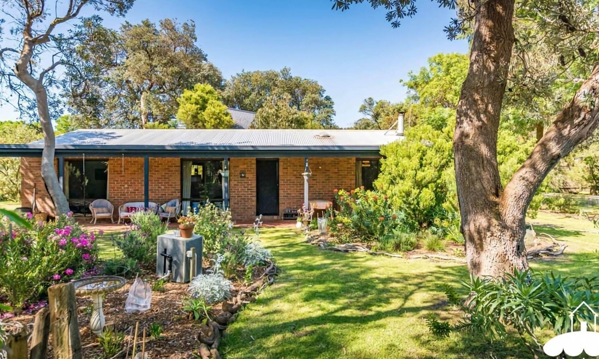 Sandy Point House | Wattle Haven Stay 3 Pay 2 Winter Special