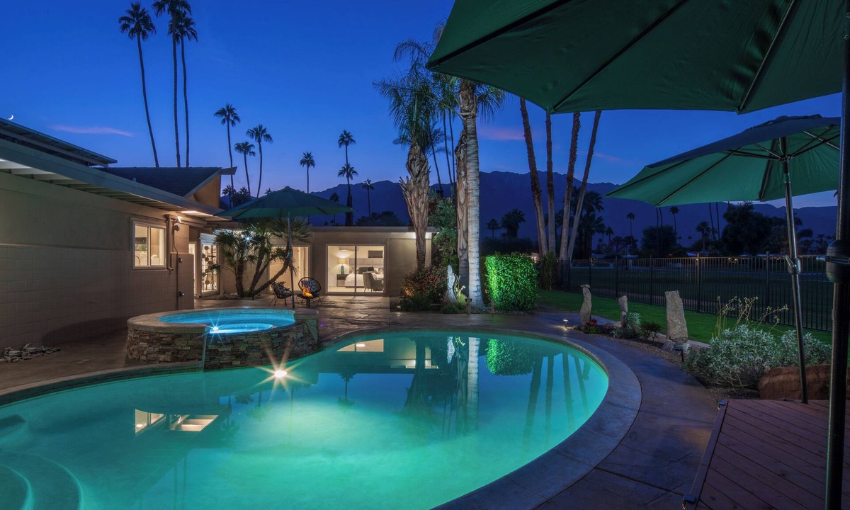 Palm Springs House | Wexler on Lakeside 4BR 3BA Mid-Century Modern w/pool on the Golf Course