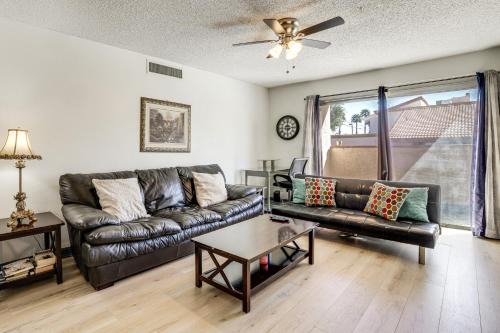 Paradise House | WFH-Friendly Las Vegas Condo: 2 Mi to Strip!