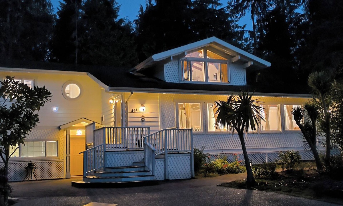 Tofino Villa | White House Tofino-Downtown Villa