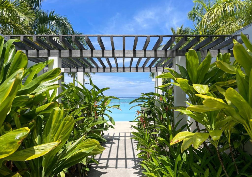Paea Apartment | White sunset beach