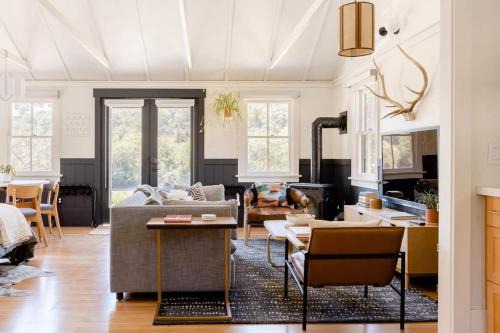 Arroyo Grande House | Wild Hair Studio-Stylish Farm Stay w EV charger