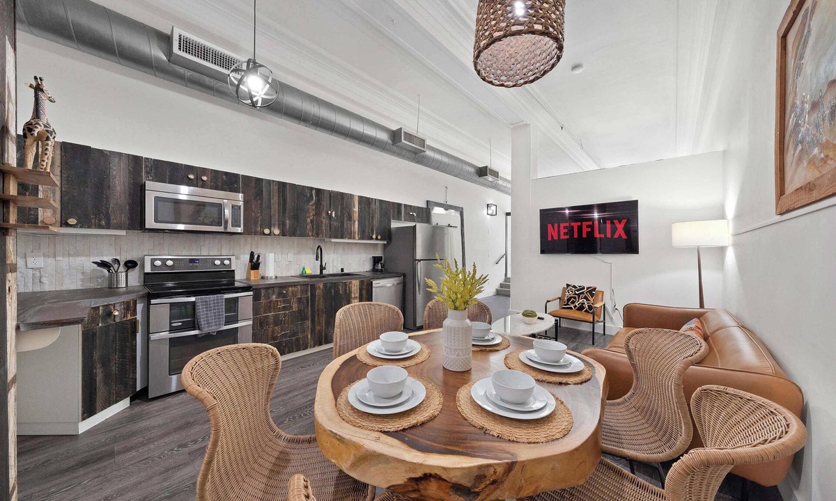 Gaslamp Quarter Apartment | Woolworth Loft -Downtown Apt Sleeps 8 Near Gaslamp