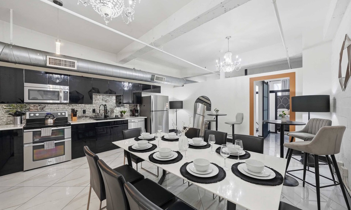 Gaslamp Quarter Apartment | Woolworth Loft – Elegant Stay w/City Views