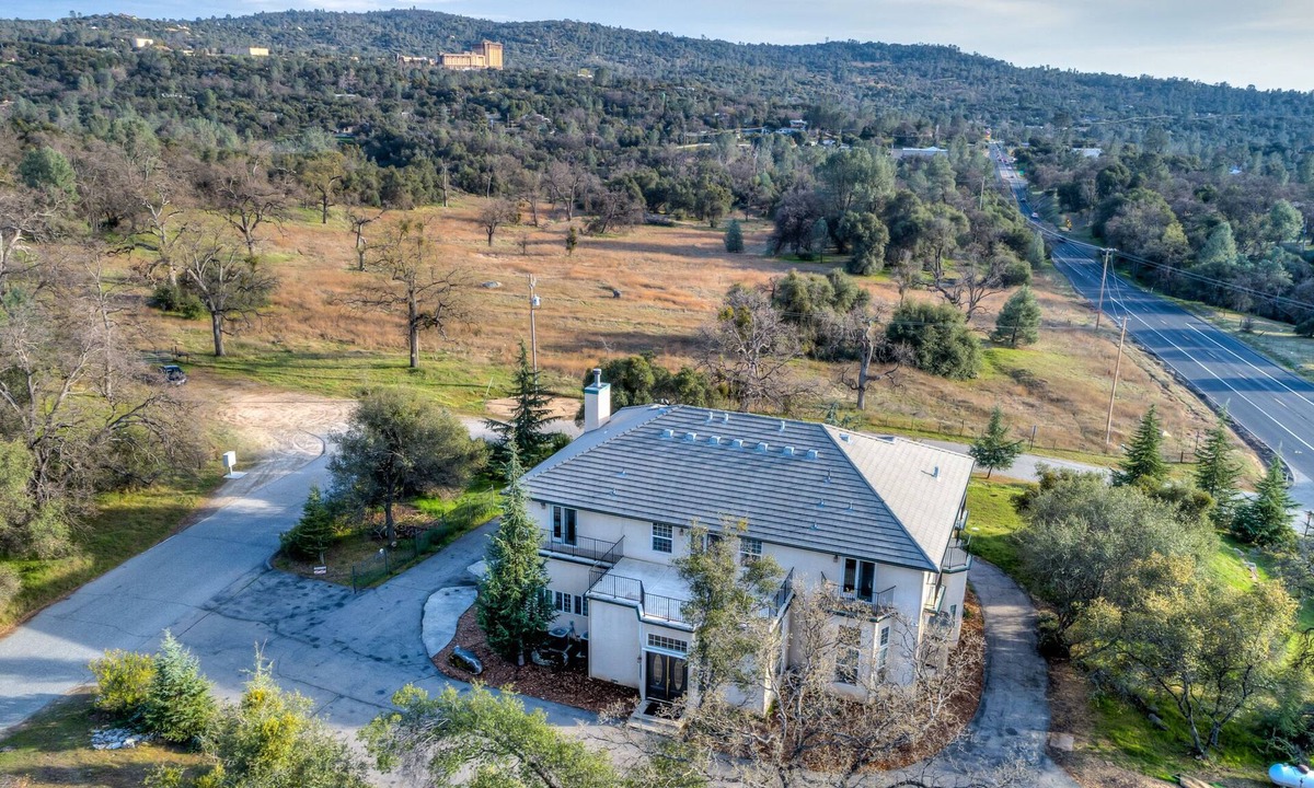 Coarsegold House | Yosemite South Presidential Palace