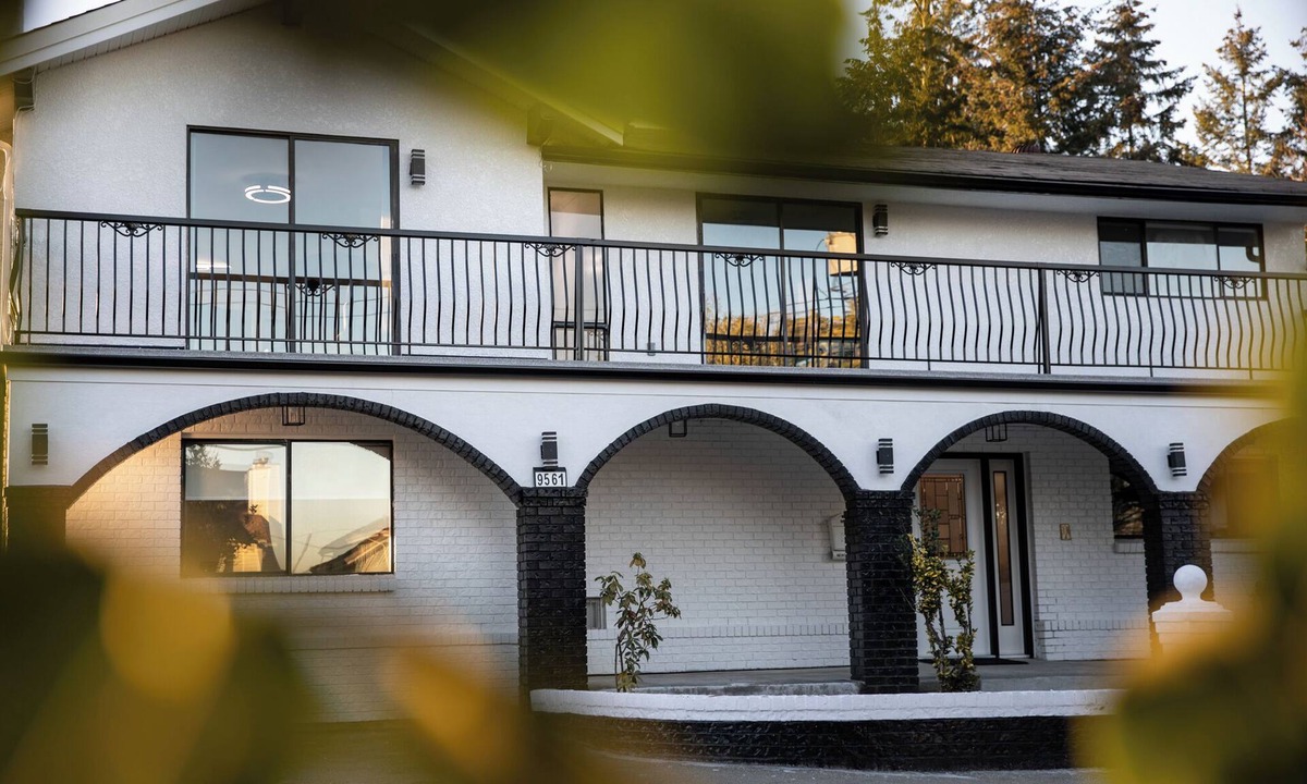 Fleetwood House | Your Mediterranean-Inspired Home away from Home