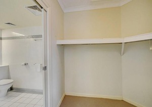 3br Broadbeach Lakefront Apartment