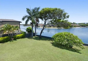 5 Bedroom Luxury Waterfront Home