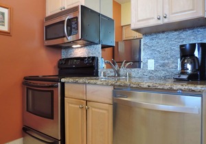 6th FLOOR LAHAINA SHORES! JUST LISTED - SPECIAL LAST-MINUTE GETAWAY RATES!