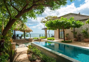 Beach Front, Luxury Private Villa on Beautiful Playa Langosta Beach / Tamarindo