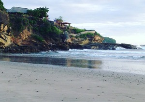 Beautiful Jungle Casa , walking distance to beach & town