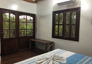 Beautiful Jungle Casa , walking distance to beach & town