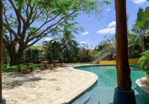 Beautiful Studio w Pool - Close to Town and Beach