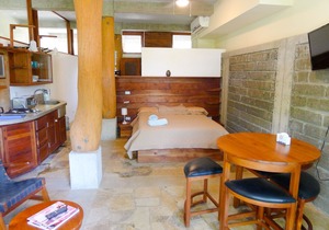 Beautiful Studio w Pool - Close to Town and Beach