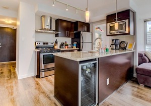 Central Downtown 2 bed/2 bath condo across Rogers Arena in Vancouver