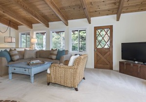 Chamberlands Elevated * Updated * Clean & Fresh * Private Pool, Beach & Tennis