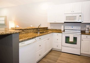 Chic Minimalist Condo with Swimming Pool, Hot Tub, and Beach Club Access