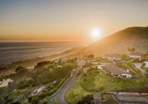 Cliffridge by AvantStay Lush Malibu Hills Estate w/ Breathtaking Ocean Views