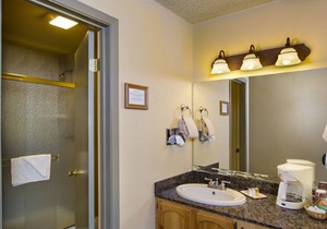 Convenient Stay! On-site Pool and Spa, Near Emerald Bay State Park!