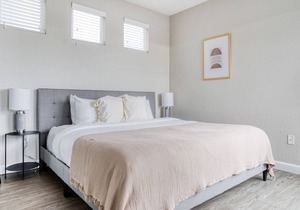 Deluxe Emeryville 1BR w/ Pool, W/D & Gym, walk to Safeway, by Blueground