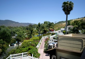 Malibu Country Inn
